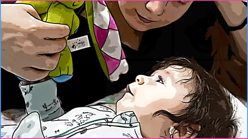 4 hónapos kislány anyával és nyuszijával játszik