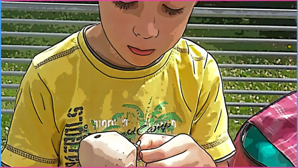 Gyerek fagyival a kezében