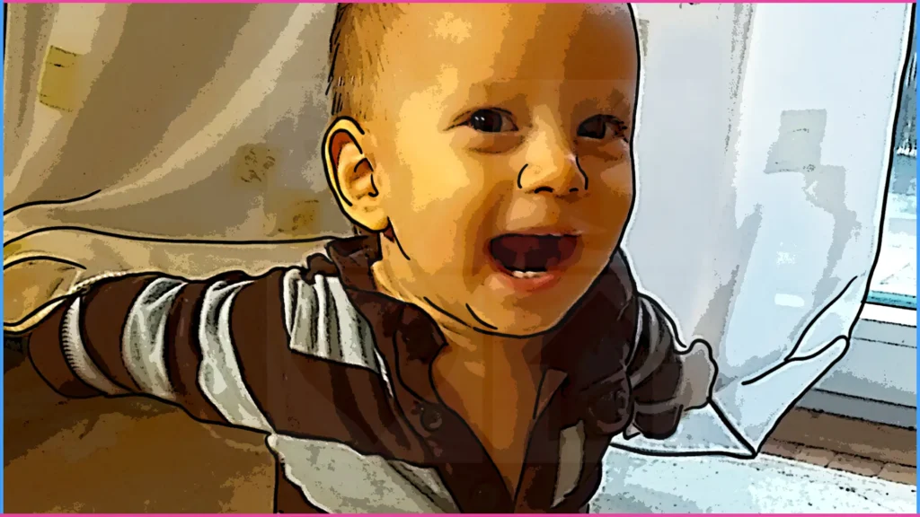 8 hónapos baba függönnyel játszik