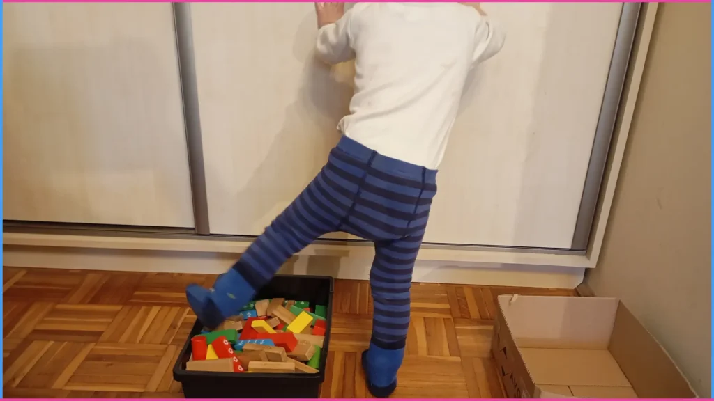 Belelépsz vagy átlépsz? Szem-láb koordinációt fejlesztő mozgásos játék 