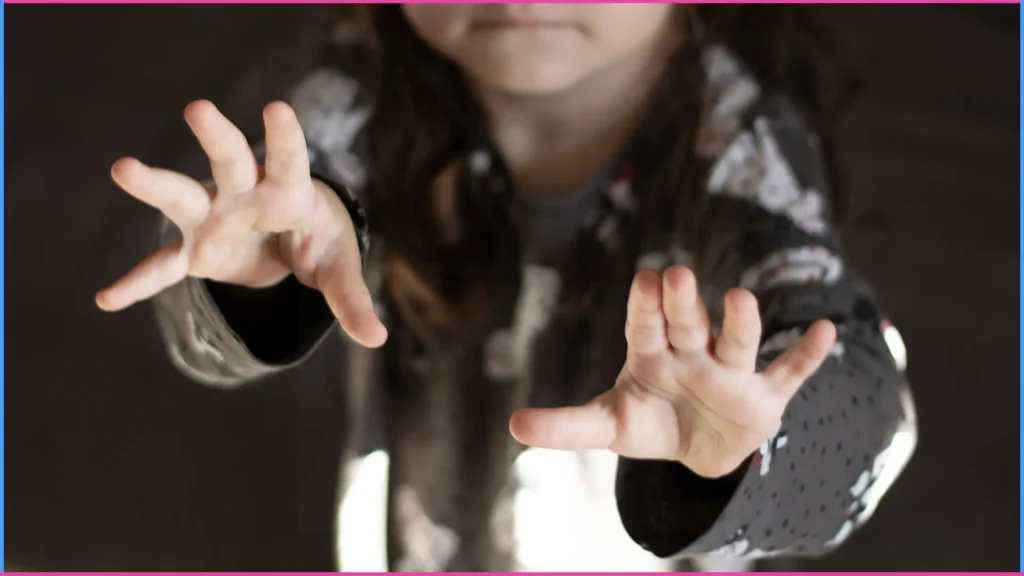 Szobrok, szobrok. Nagymozgást fejlesztő játékok 2 éveseknek.