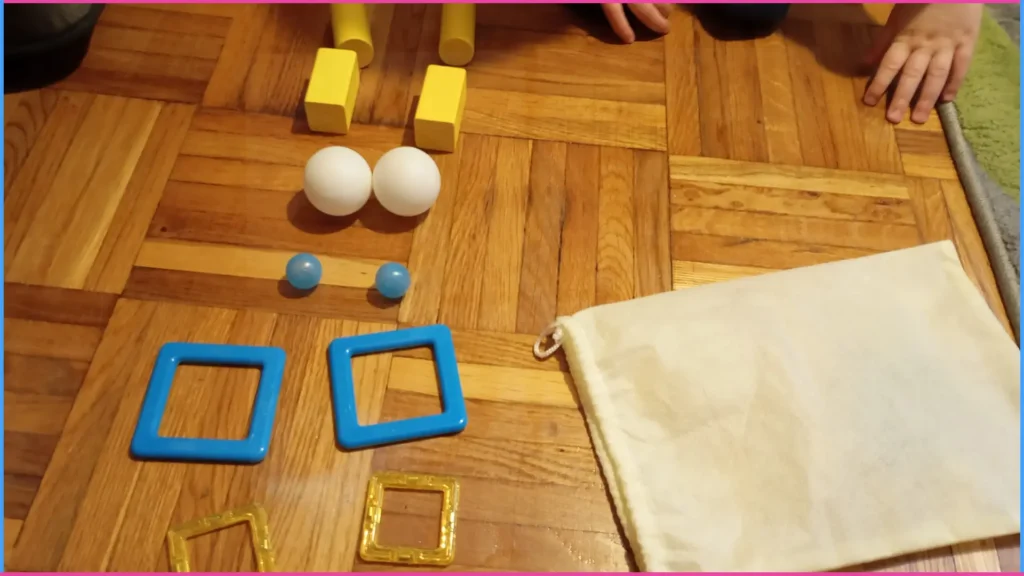 Tapints és keress. Játék a 2,5-3 éves gyermek koncentrációjának fejlesztésére 