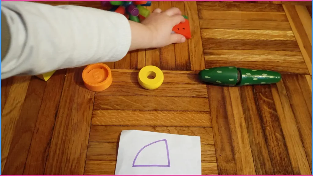 Formakereső játék 2 éveseknek.