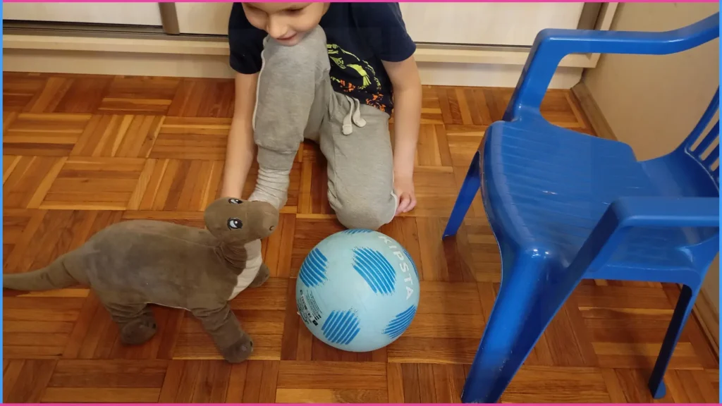 Hallást fejlesztő játékos gyakorlat sssssz… székkel