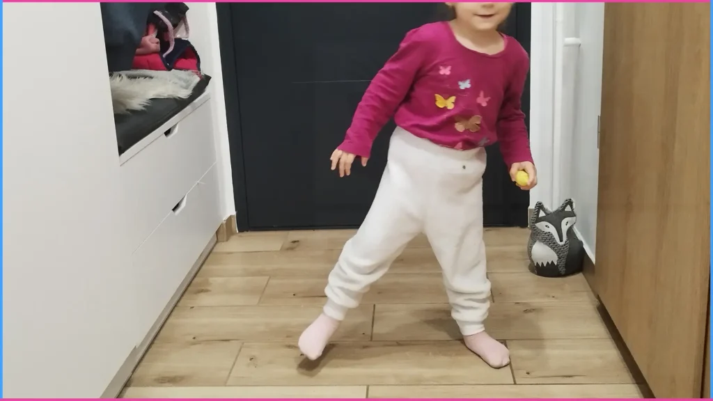 Egyensúlyfejlesztés játékosan 2-2,5 éves korban.