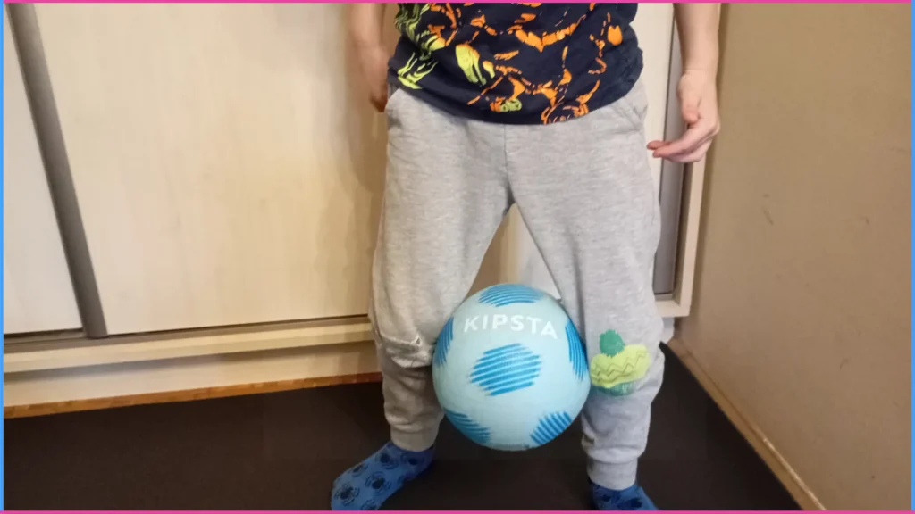 Labdás játék a szem-láb koordináció fejlesztésére