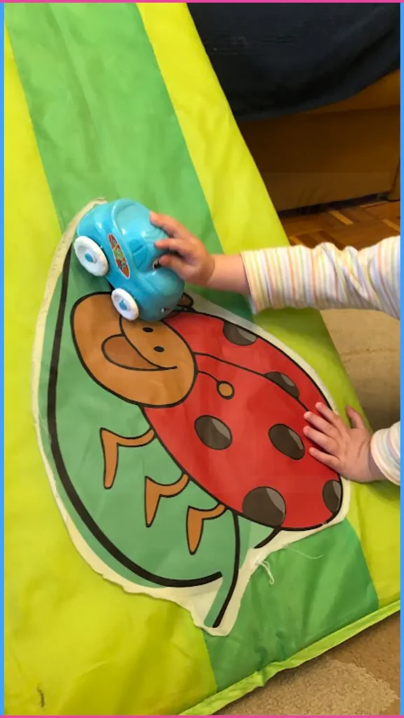 Szem-kéz koordináció fejlesztése gurulós játékokkal