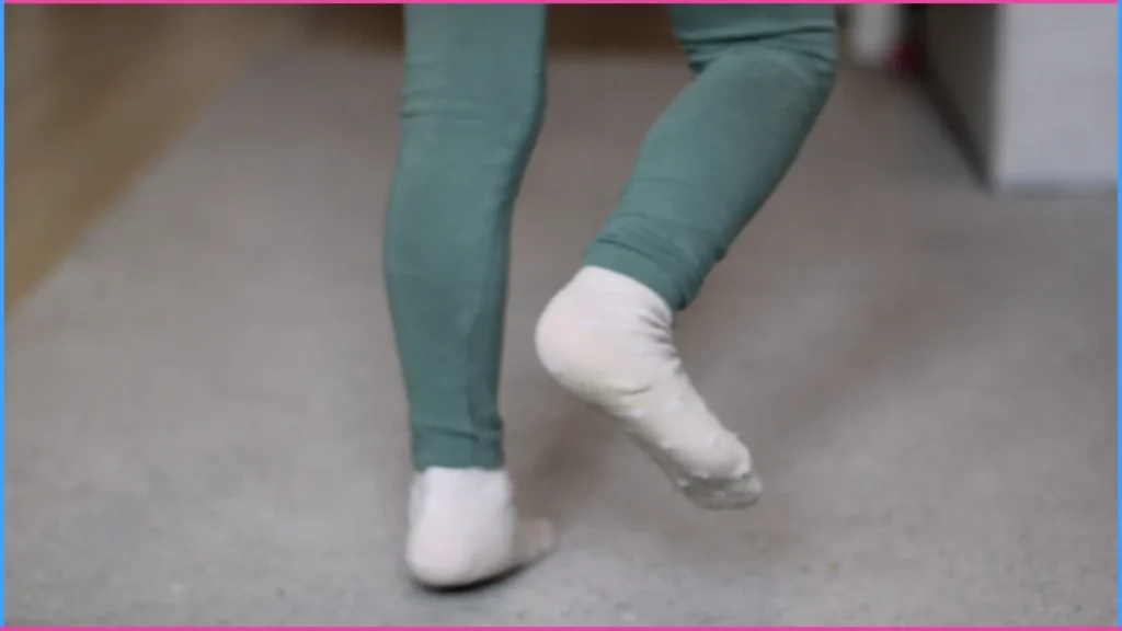 Szem-láb koordináció fejlesztő menetelős játék