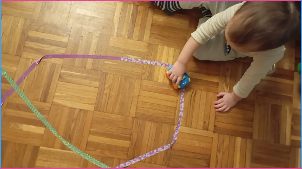 Téri tájékozódást fejlesztő játék 2-2,5 éveseknek