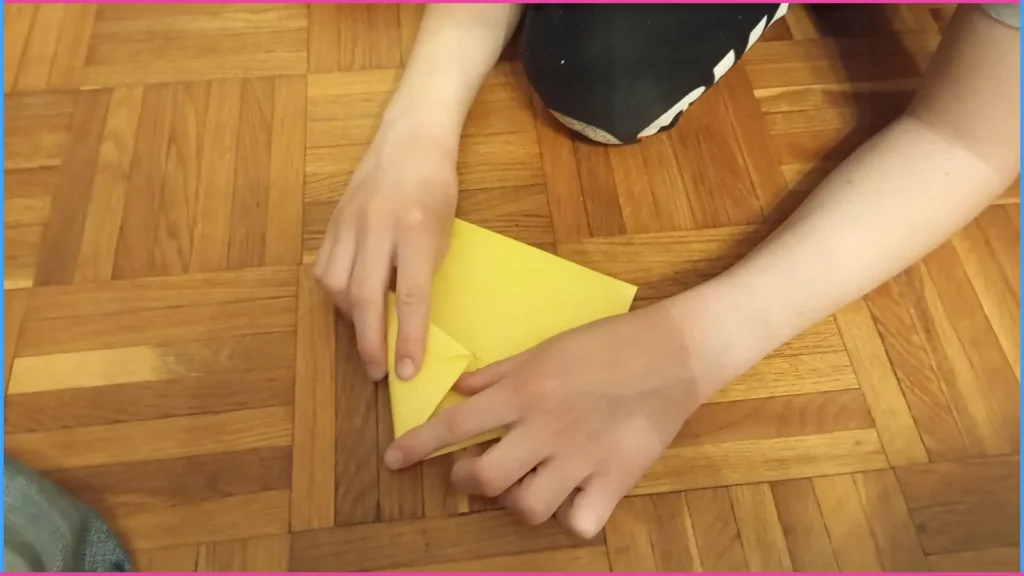 Szem-kéz koordinációt fejlesztő hajtogatós játék 