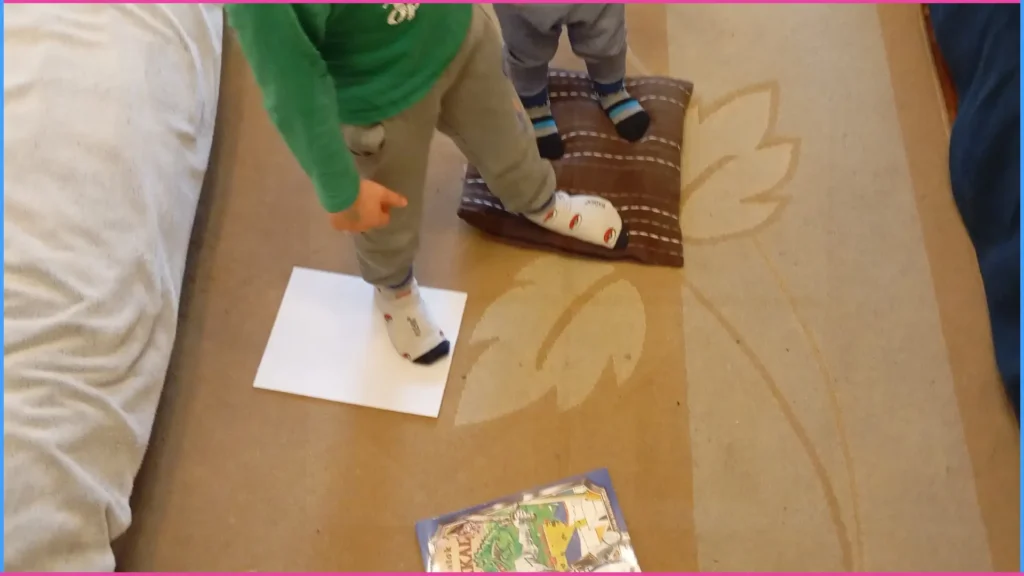 Twister dobókockával. Fejlesztő játék 5-6 éveseknek