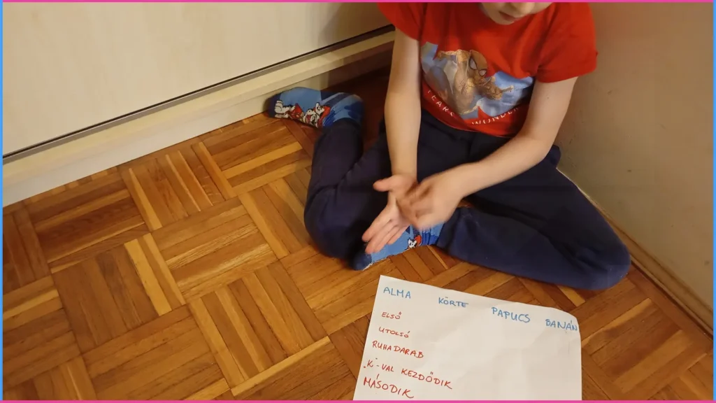 Hallási figyelmet, memóriát fejlesztő játék