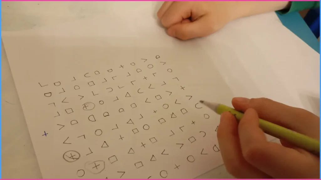 Meghatározott ábra keresése időre, a gyermek munkatempójának fejlesztésére 